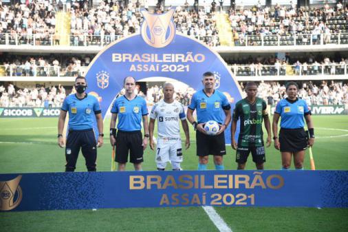 lance_santos's tweet photo. Santos será julgado nesta terça por baqueta atirada em árbitro no jogo contra o América-MG https://t.co/XvGWFpOe4D https://t.co/ajZkk198PB