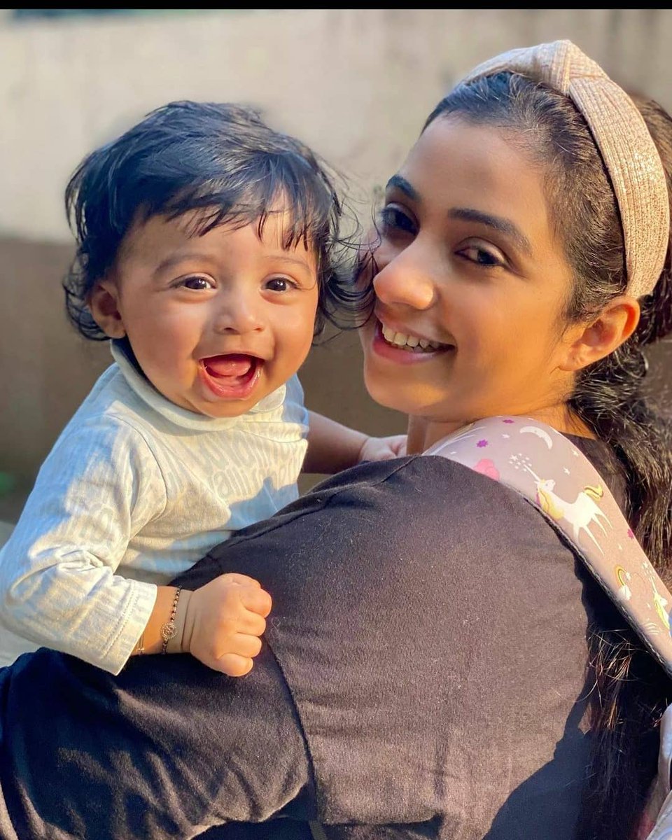 ShreyaGoshal with her son