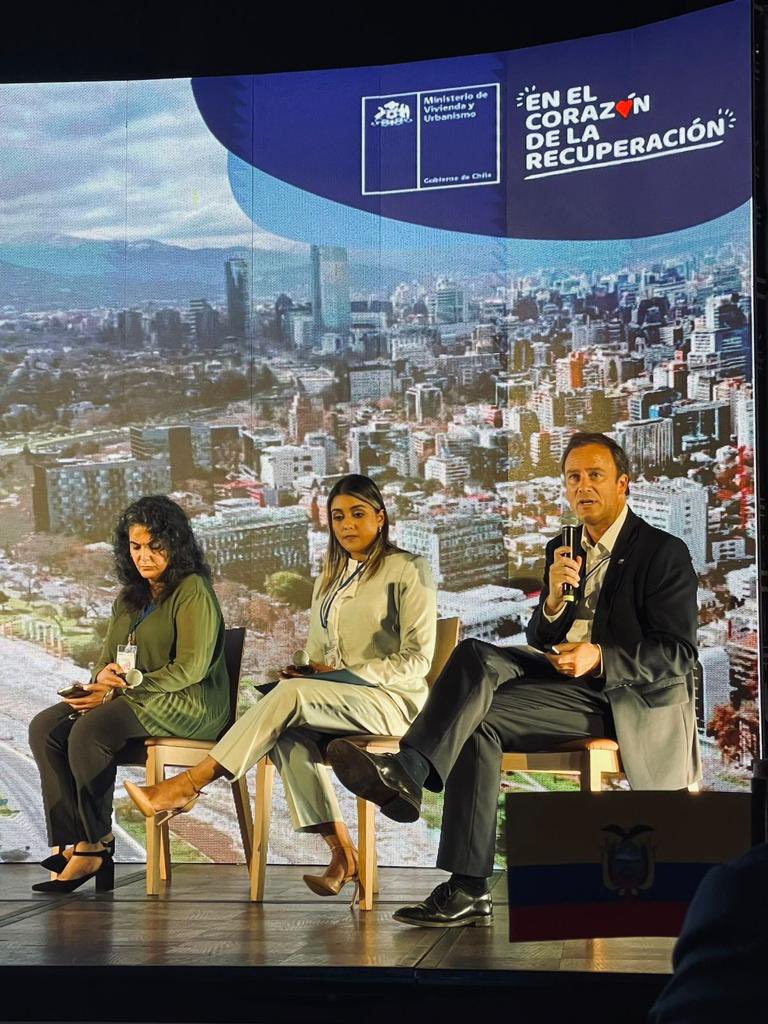 FelipeWard's tweet photo. Además de permitirnos construir más y mejores viviendas, nuestra política de #BancoDeSuelo también nos ayuda a realizar una mejor planificación y distribución del equipamiento en las ciudades. Sobre esto y más estuvimos conversando en el primer día de la #MINURVICartagena2021. https://t.co/uoPa3hW21f