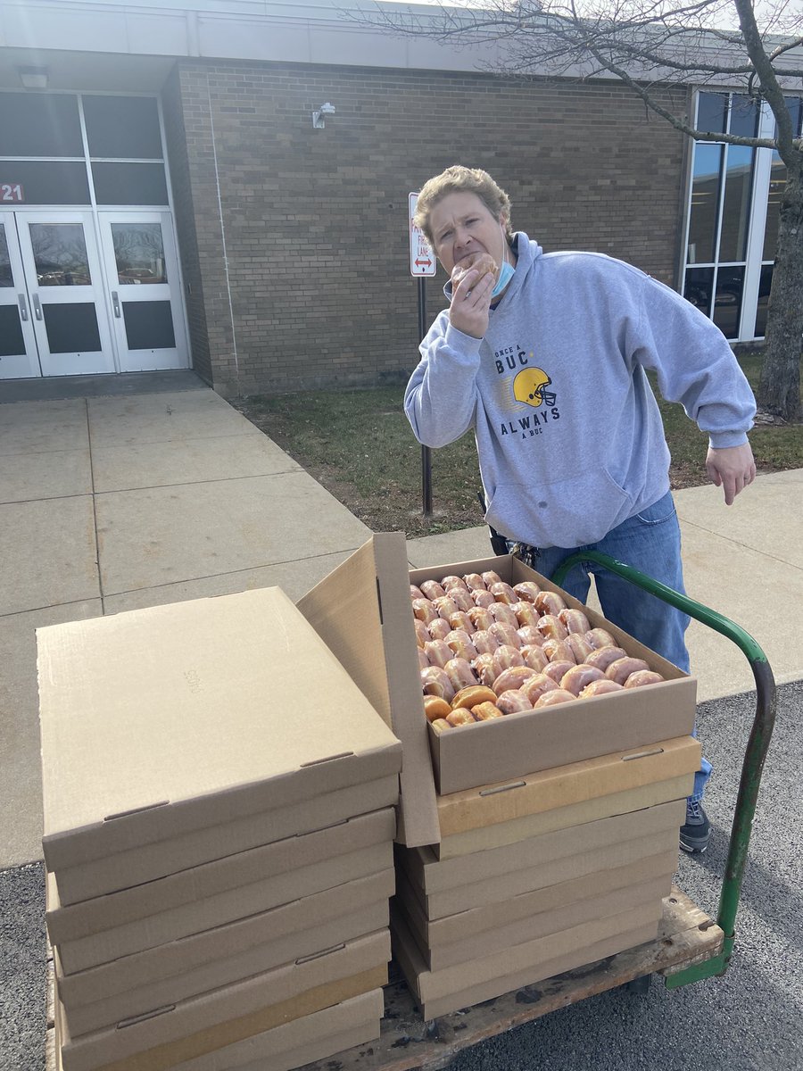 BHSBUCletics's tweet photo. It was a great day to honor a good friend, teacher, &amp; coach! Our community continues to be saddened by the sudden passing of Rob Salley, but we’re also grateful to be better from his impact, &amp; thankful to those choosing to honor him!
🟣🟡🏴‍☠️🍩
#BUCPride
#RememberingRob https://t.co/X4ncR4Ho4I