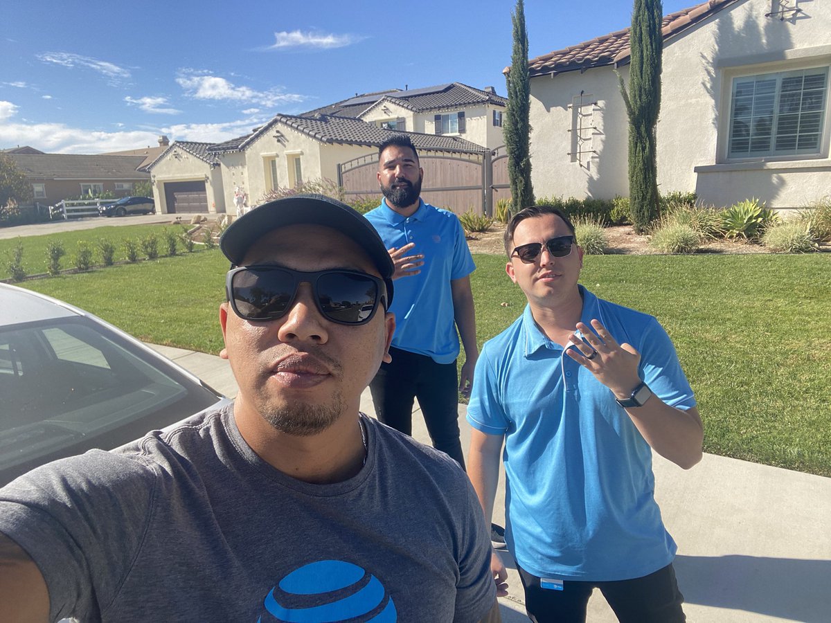 andrew_oum's tweet photo. IE & OC connection with Mr. Love!! πͺππ°π#Notorious #Riverside3 @brianxjr @IHXPacific @ATT https://t.co/6QGfSrYFux
