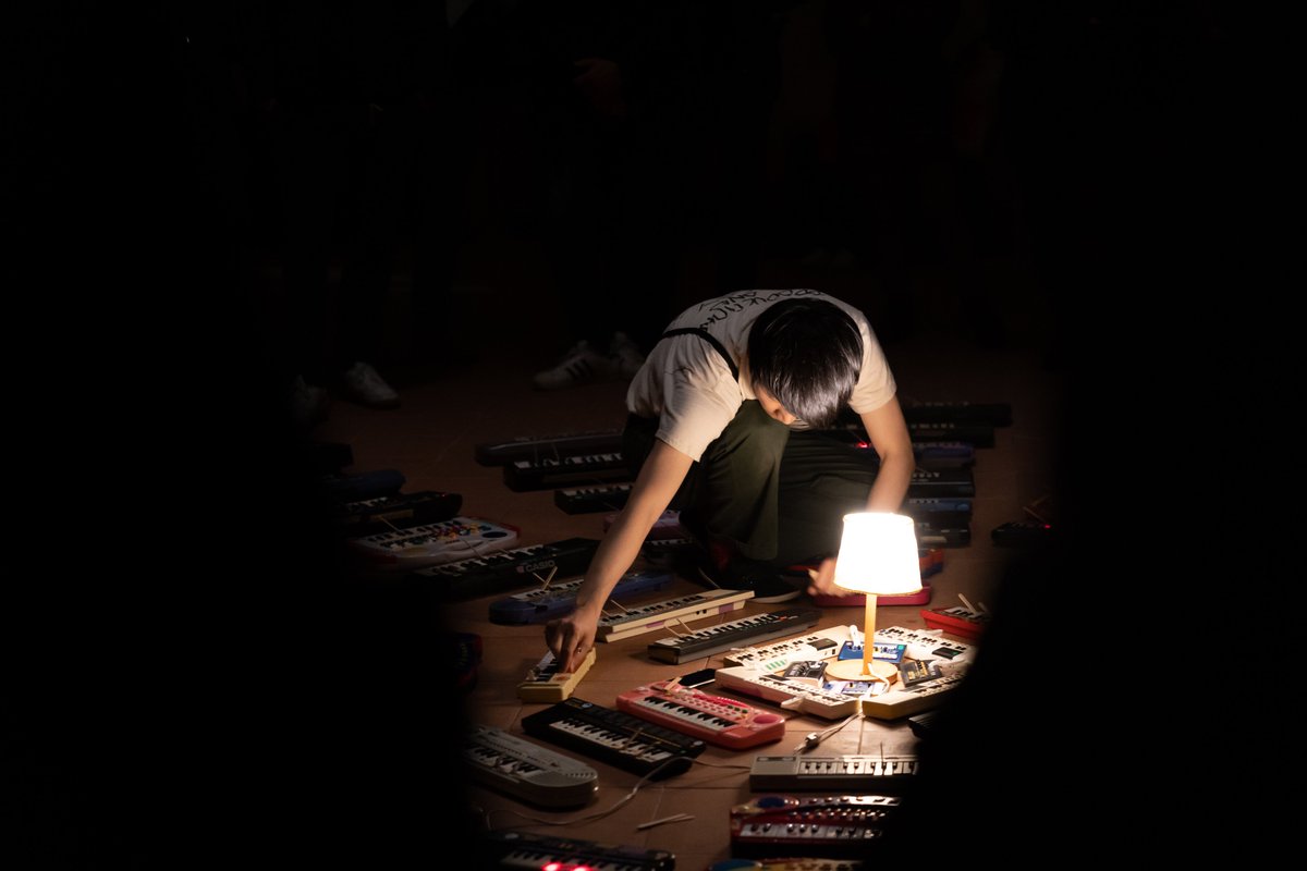 Le 100 tastiere di <a href="/asuna_aotoao/">Asuna Arashi ▲ Aotoao Label</a> hanno avvolto il pubblico di <a href="/NODEfestival/">NODE festival</a> in una coltre di layer sonori. 
#NODE2021 entra ora nel vivo della sua programmazione, biglietti disponibili su bit.ly/node2021_bigli…