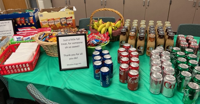 meadowridgePFE's tweet photo. We know the Meadow Ridge staff is working especially hard during PT conference times so our staff appreciation team set up grab and go snacks to help fuel them during these long days.  

Thanks to all the families who donated items and to our Square site to make this possible! https://t.co/Xj2spxVGz5