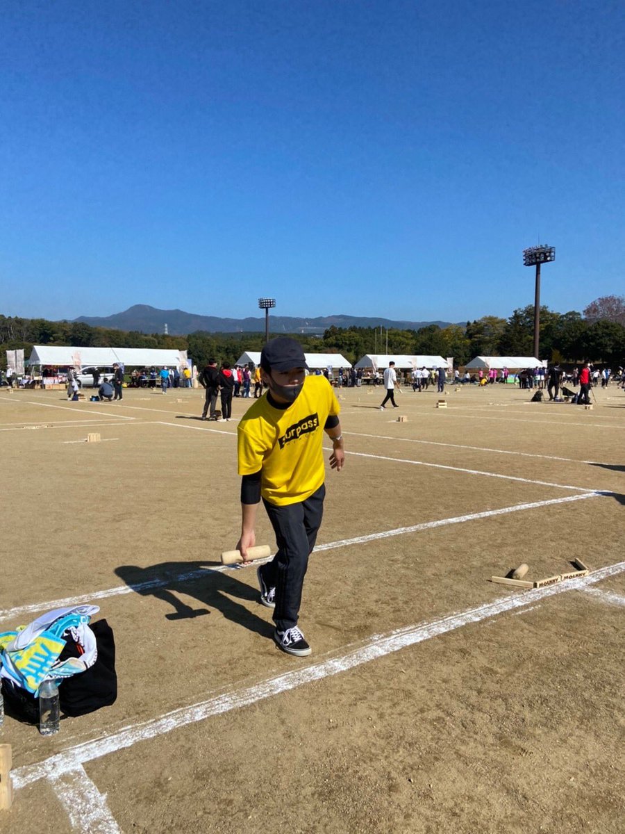 Sun___Molkky's tweet photo. 初のモルック大会に参加してきました✨
初日7勝1敗で首位通過できましたが、2日目は初戦敗退でした😭
初の出場で緊張からなのか、らしくないミスが多い2日間でした😊
対戦相手の方から学ぶ事が沢山あったので次の宗像の大会までに調整して優勝🏆します🔥
#第8回モルック日本大会 #モルック 
#おひさま https://t.co/oyaWXrI4cZ
