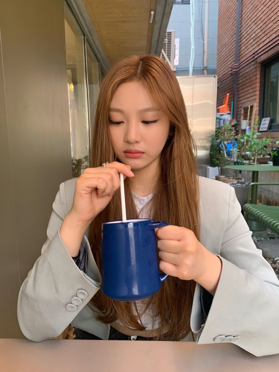 daebolikcore's tweet photo. ¿Yo?, con cafecito ☕️ y lista para saltar like a gusana en el tan esperado #EVERDOLLS3rdCB, me puse buapetona para sacar los pasos prohibidos con #SingingLADIDA, felicidades por su regreso y éxitos!!💗

୨♡୧ #토끼𝓓𝚊𝚗𝚊 ⋆｡˚ 🧸 https://t.co/HdTwyLwWQk