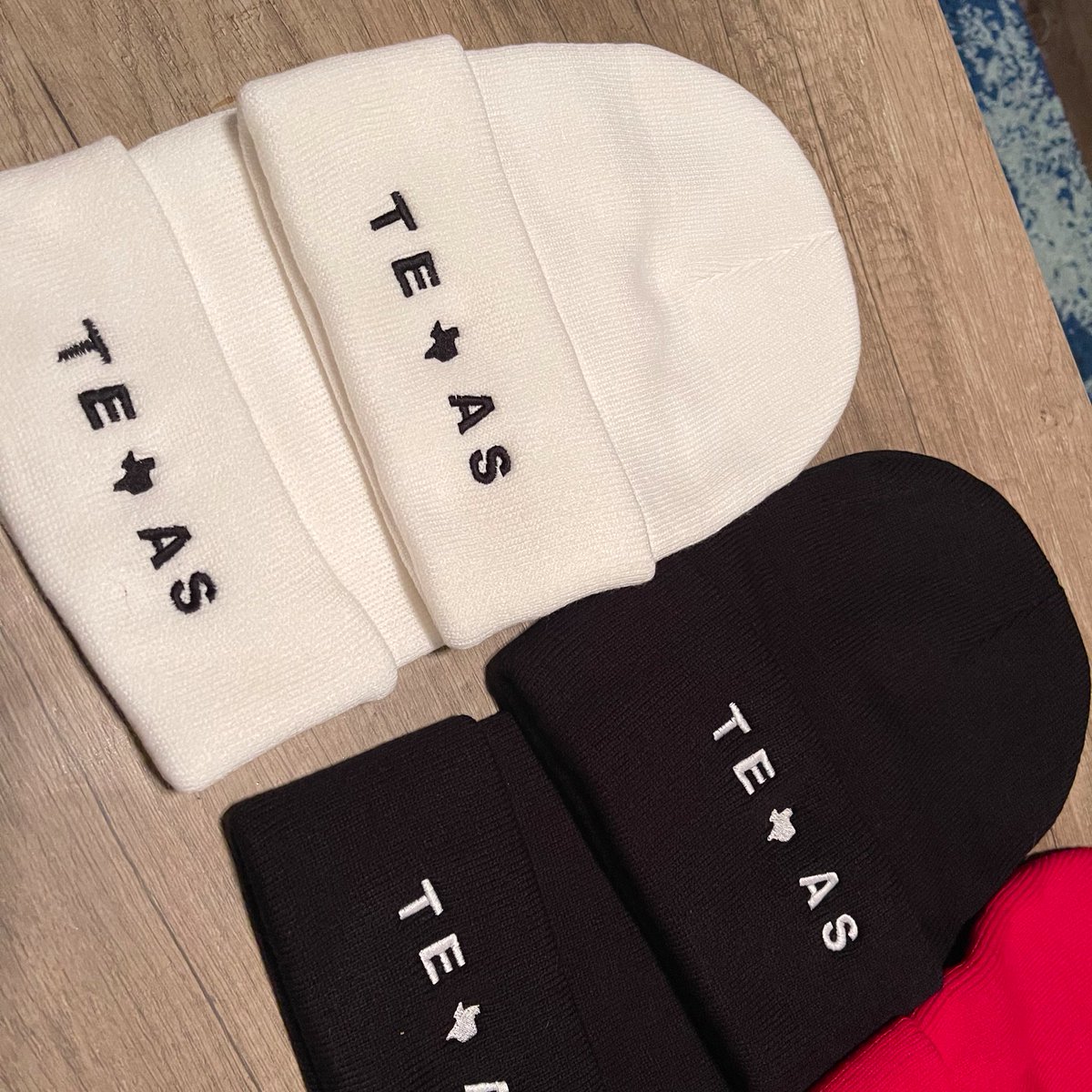 🚨 TWITTER GIVE-AWAY 🚨 

I want to say THANK YOU for all the support lately by giving away 6 Free Besnies 🧢 

Just RT &amp; FAV this post 👍🏼

I’ll pick 6 random people ☑️
(Make sure to FOLLOW so I can get a good mailing for next week.)