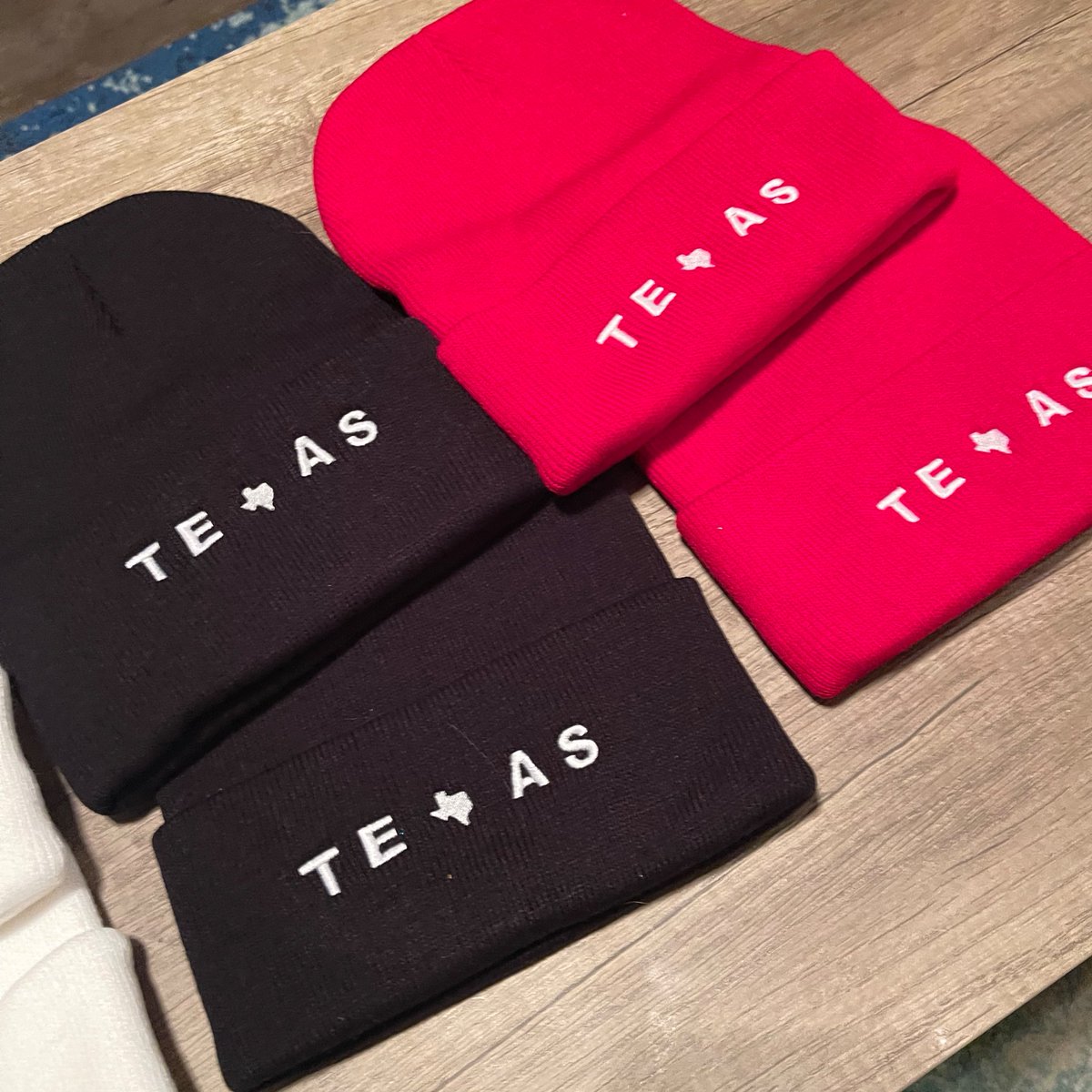 JohnDavidCas's tweet photo. 🚨 TWITTER GIVE-AWAY 🚨 

I want to say THANK YOU for all the support lately by giving away 6 Free Besnies 🧢 

Just RT &amp; FAV this post 👍🏼

I’ll pick 6 random people ☑️
(Make sure to FOLLOW so I can get a good mailing for next week.) https://t.co/mMZD3T58yZ