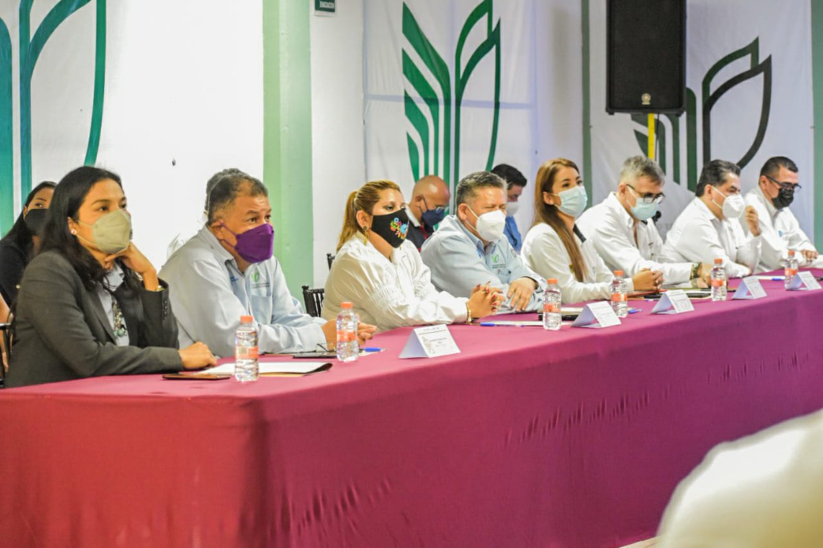 Programa_Istmo's tweet photo. Compartimos imágenes de lo que sucedió hoy durante la "Primera gira de trabajo del sector educativo en el #IstmoDeTehuantepec".

Día 1. Visita al @Itssat

#UnirParaCrear
📸 https://t.co/0gMkMfKwRK