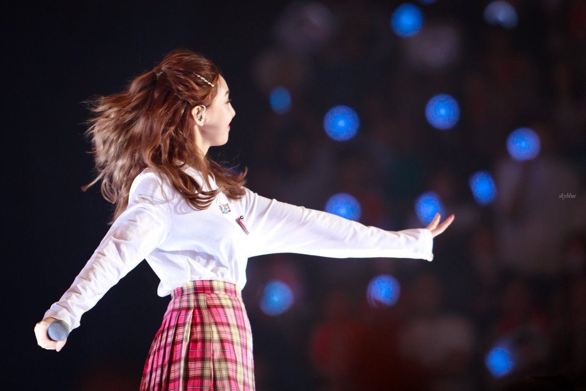 nayeon thinker #FormulaOfLove tweet media