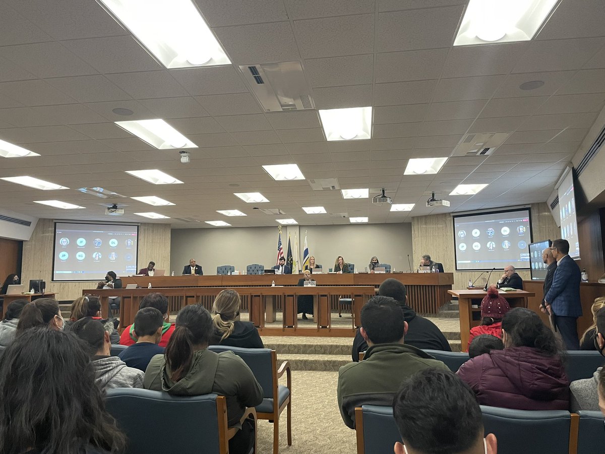 NDCollegeDems's tweet photo. THREAD: Livetweeting tonight’s South Bend Common Council Meeting 🏢💡: https://t.co/uSsk4qEMPS