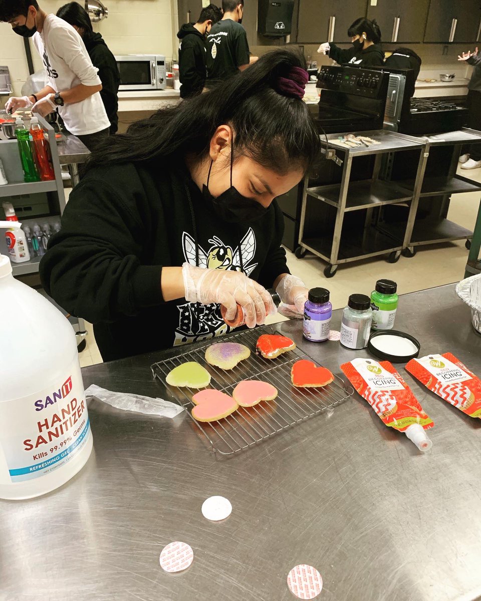 TeamAspire_32's tweet photo. Weβre back in the kitchen! #BakeItForward #theattitudeofgratitude #CommunityAwarenessDay #AspiretoInspire #AspireforExcellence #weunderstoodtheassignment #servicelearning https://t.co/PUUZUQqLOQ