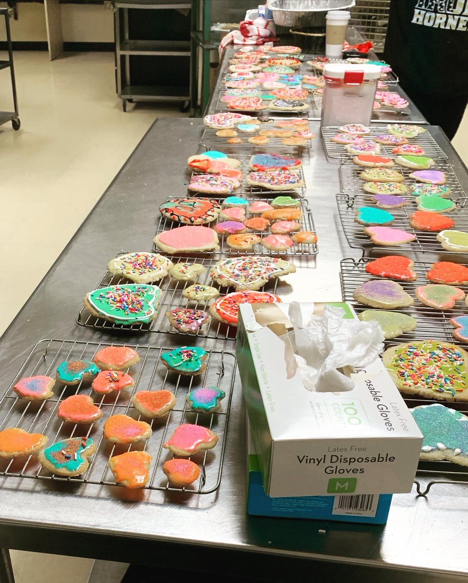 TeamAspire_32's tweet photo. Weβre back in the kitchen! #BakeItForward #theattitudeofgratitude #CommunityAwarenessDay #AspiretoInspire #AspireforExcellence #weunderstoodtheassignment #servicelearning https://t.co/PUUZUQqLOQ