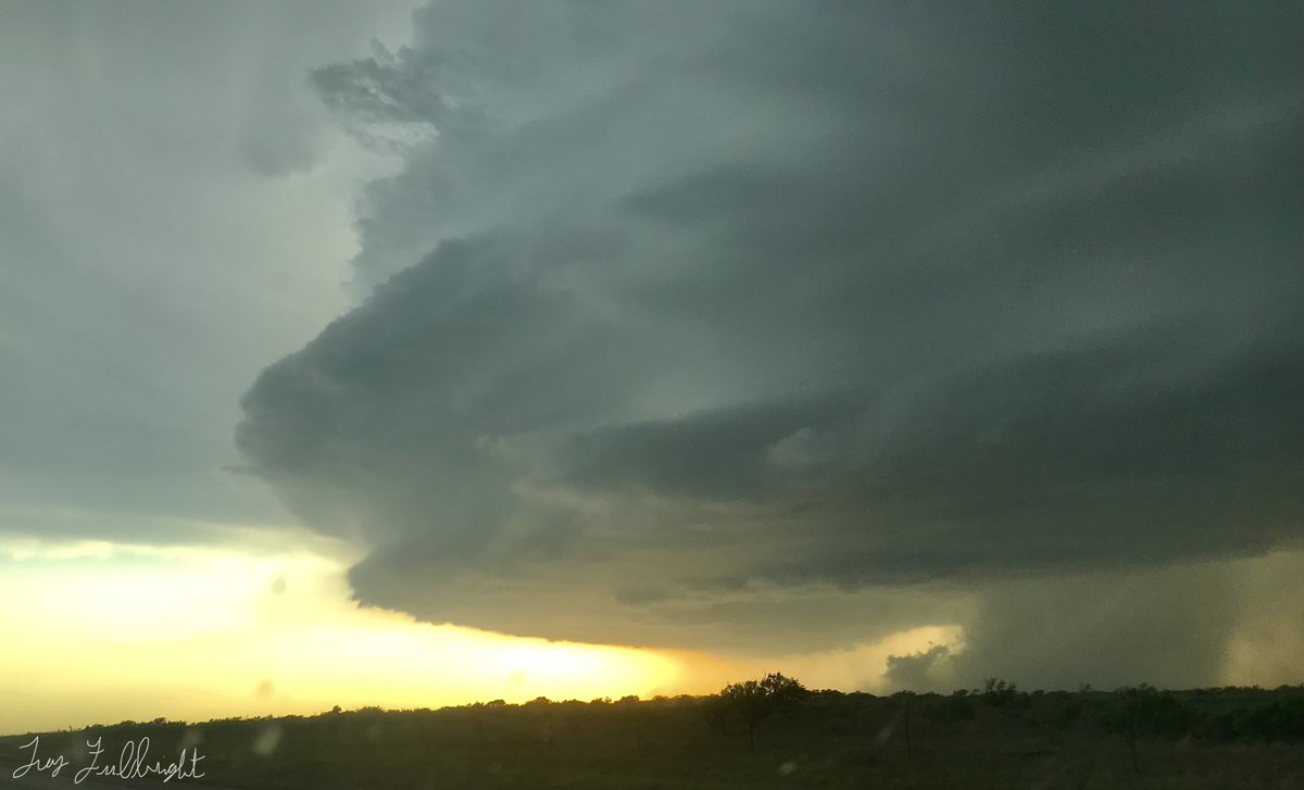 It’s #MothershipMonday! Here are some of my best motherships below from Texas (May 2020), Minnesota (June 2020), and Kansas (May 2021). 

Post your best mothership supercells in the thread! #iawx #txwx #mnwx #kswx #stormchase https://t.co/6XoNfaUjYQ