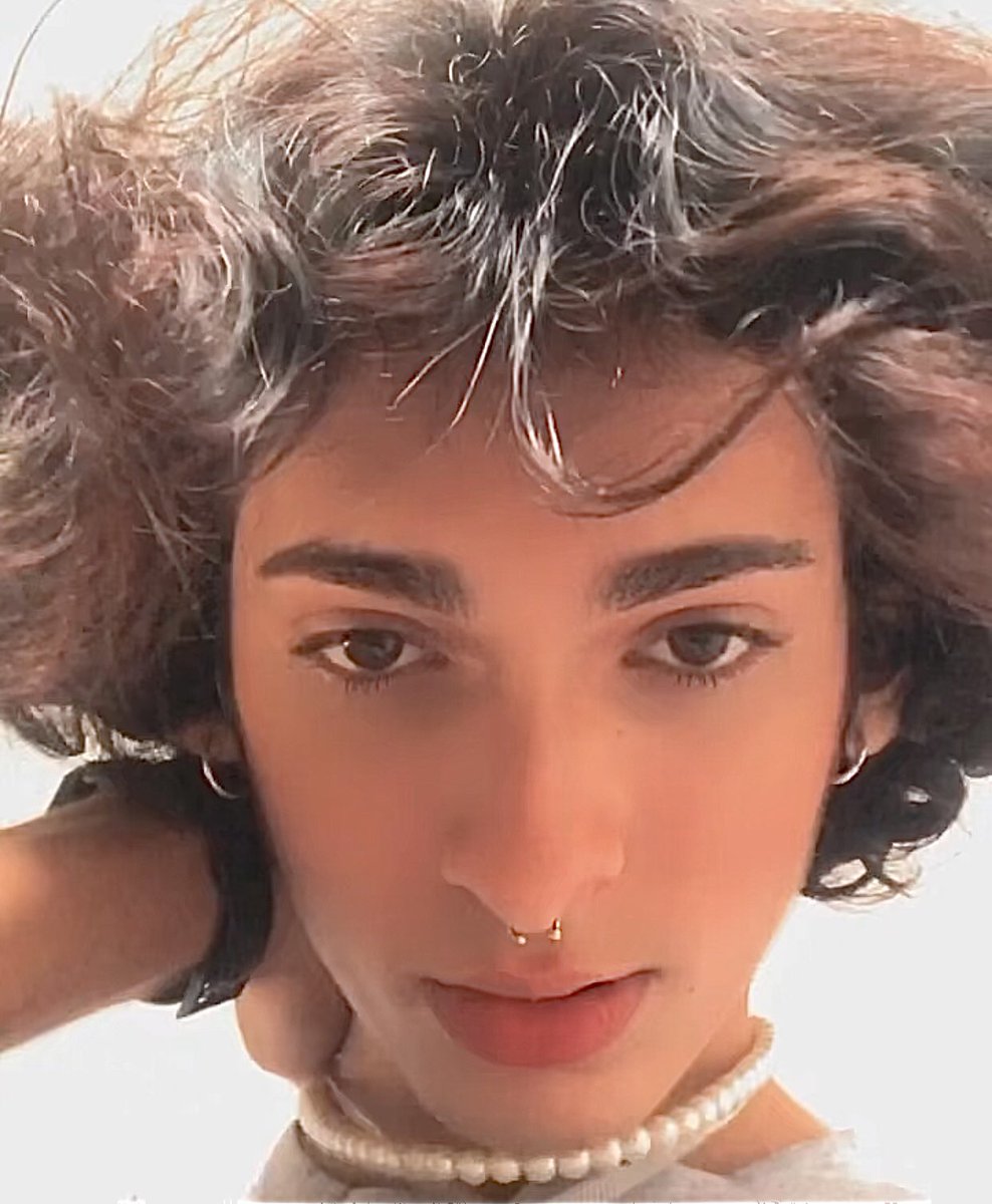 bria_nss's tweet photo. capturadas d un vídeo jsjsjsjjs. https://t.co/KgHq6M7gzb
