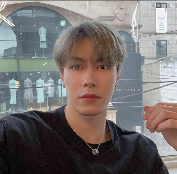 CrizzVampz's tweet photo. Necesito ver a #Jacob_VAV haciendo algo, un sólo no estaría mal, desde Love Night estoy esperando por más de él 😍
#브이에이브이
#뱀즈 #VAV #VAMPZ
@VAV_official @twt_VAV https://t.co/hazT7qDFS1