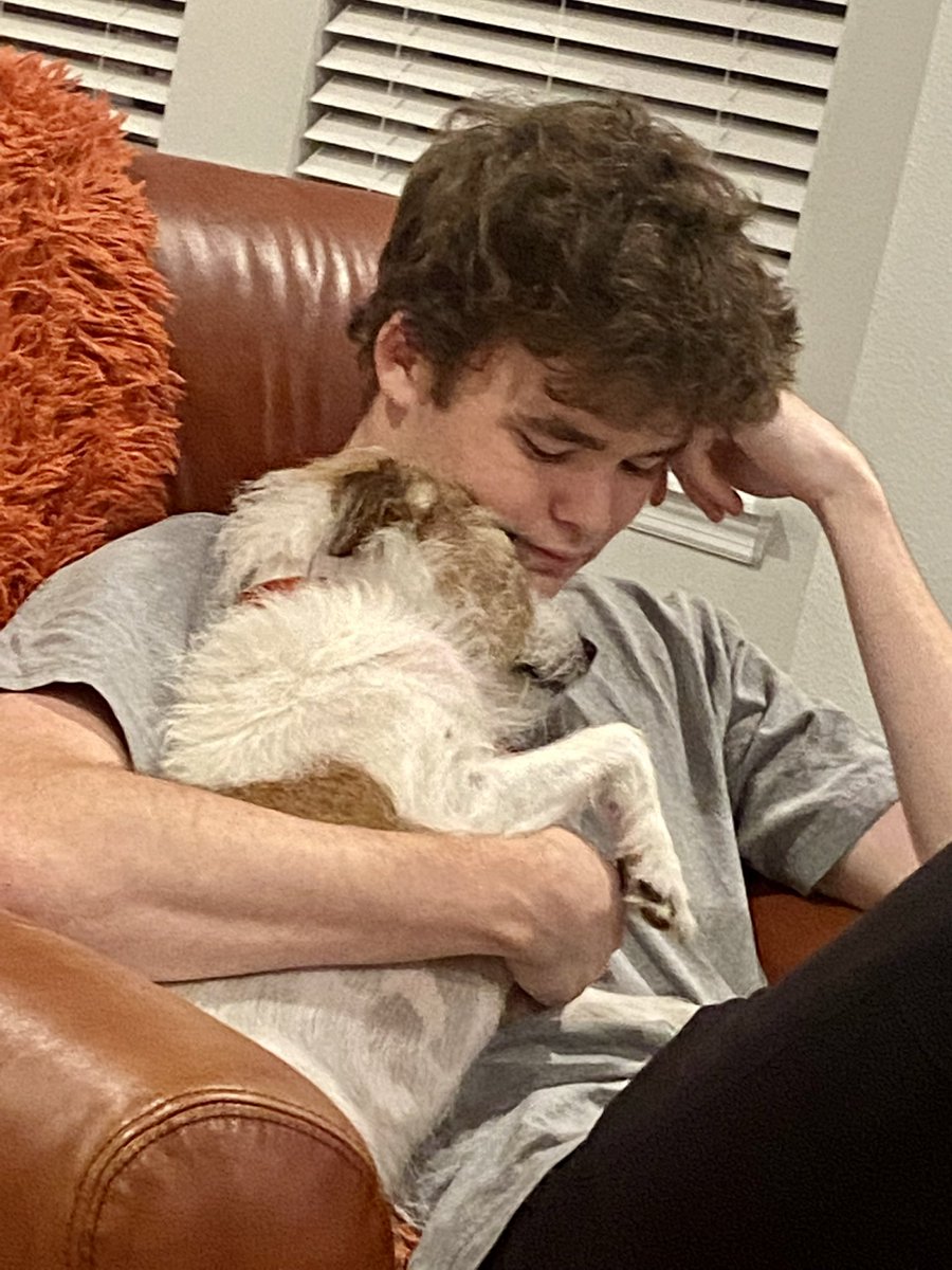 olenick_k's tweet photo. โค๏ธIโm not the only who is so happy my college freshman is home. #homefromcollege https://t.co/UvNig0Y9wI