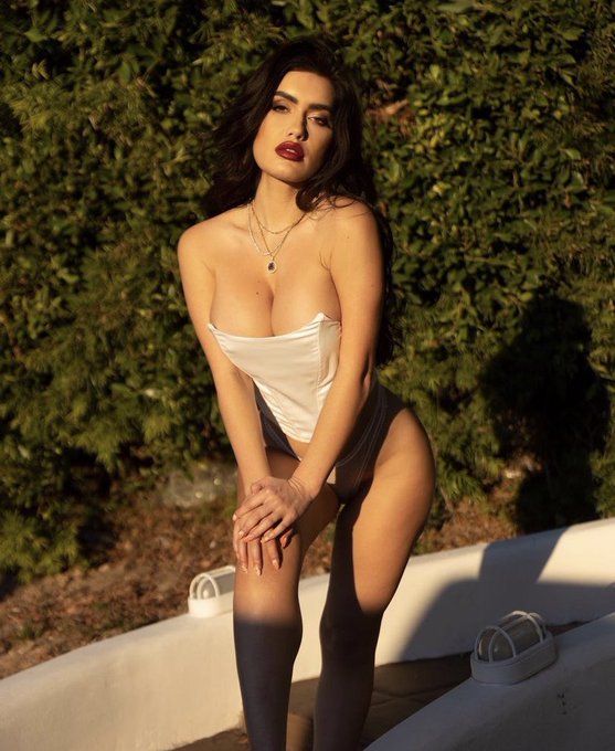 Who doesn&rsquo;t love a sexy red lip? 💋 more sexiness here ⬇️⬇️⬇️   https://t.co/SeWJWHwSaF https://t.co/<a href="/tag/wetnwild"class="tags"><span>#wetnwild</span></a>