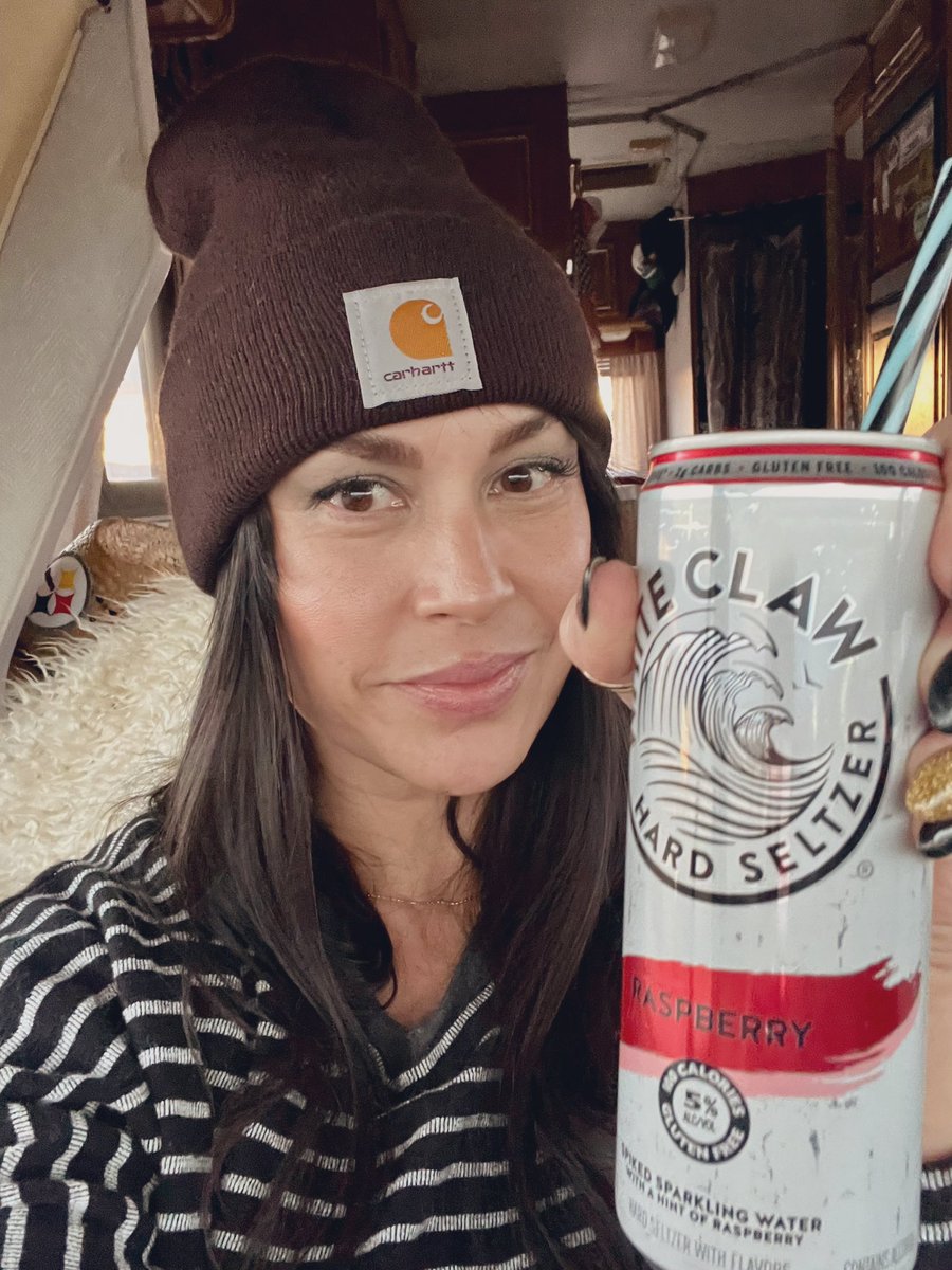 Cheers! I’m on vacation! #roadtrip 
🚗🛻