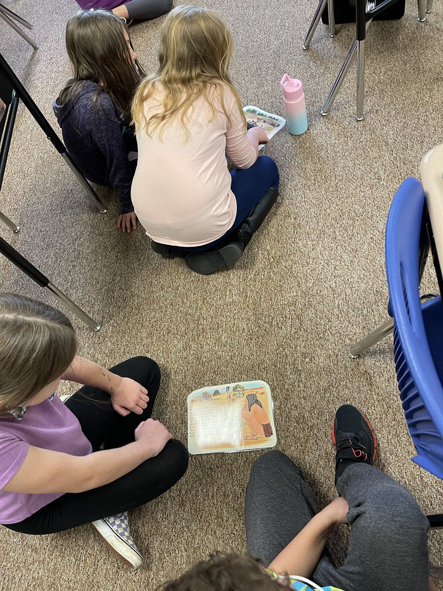 MrsRegruth4th's tweet photo. Have an old bulletin board set? Place the@ around the room, get partners and do one minute reads and rotate! Kids loved moving, reading, and using the pics for inferencing! #becreative #repurpose #edchat #edutwitter https://t.co/FZi15KXs2L
