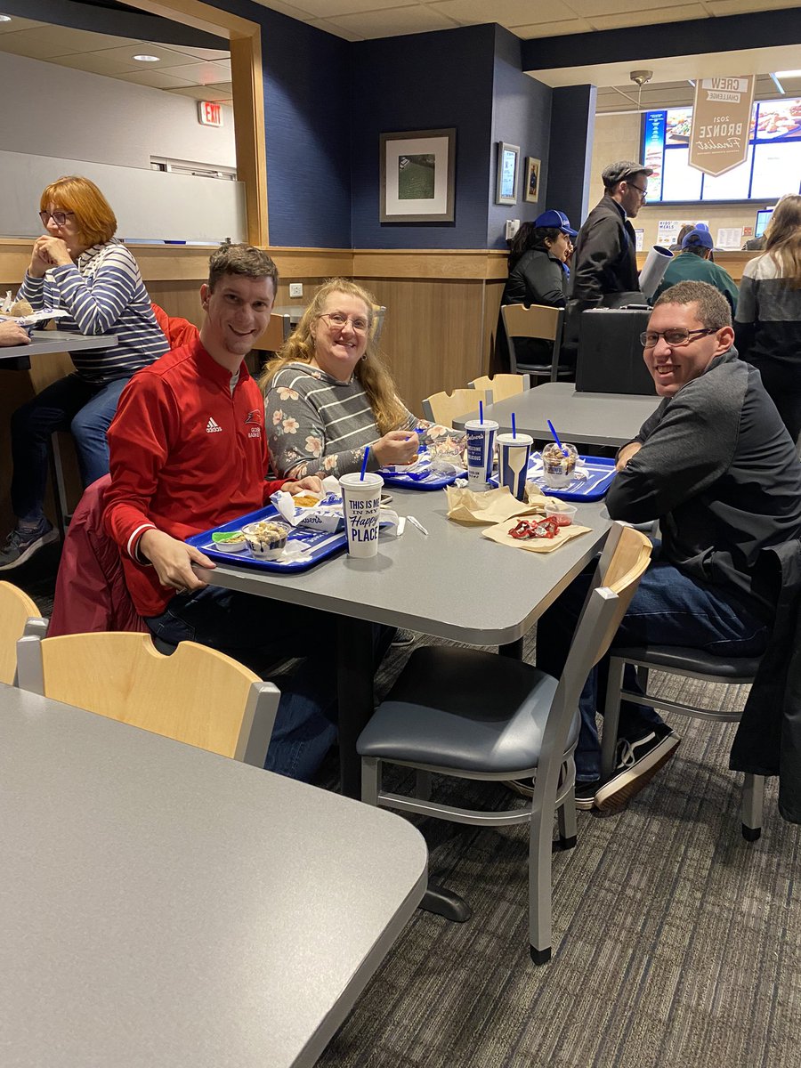 kels12hulbert's tweet photo. Thank you to everyone that came out and supported the freshman and sophomore class supper!! Sorry if I missed anyone in the drive-thru! #goahenhighschool #classfundraiser https://t.co/WPmSXG3t6F