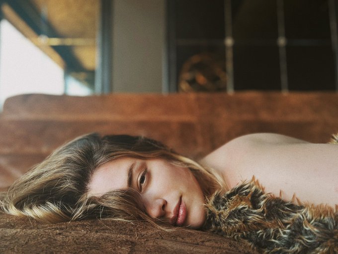 i fall asleep just to wake up to you https://t.co/NuVcDymoOj