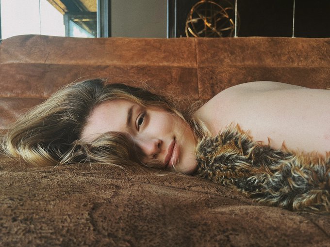 i fall asleep just to wake up to you https://t.co/NuVcDymoOj