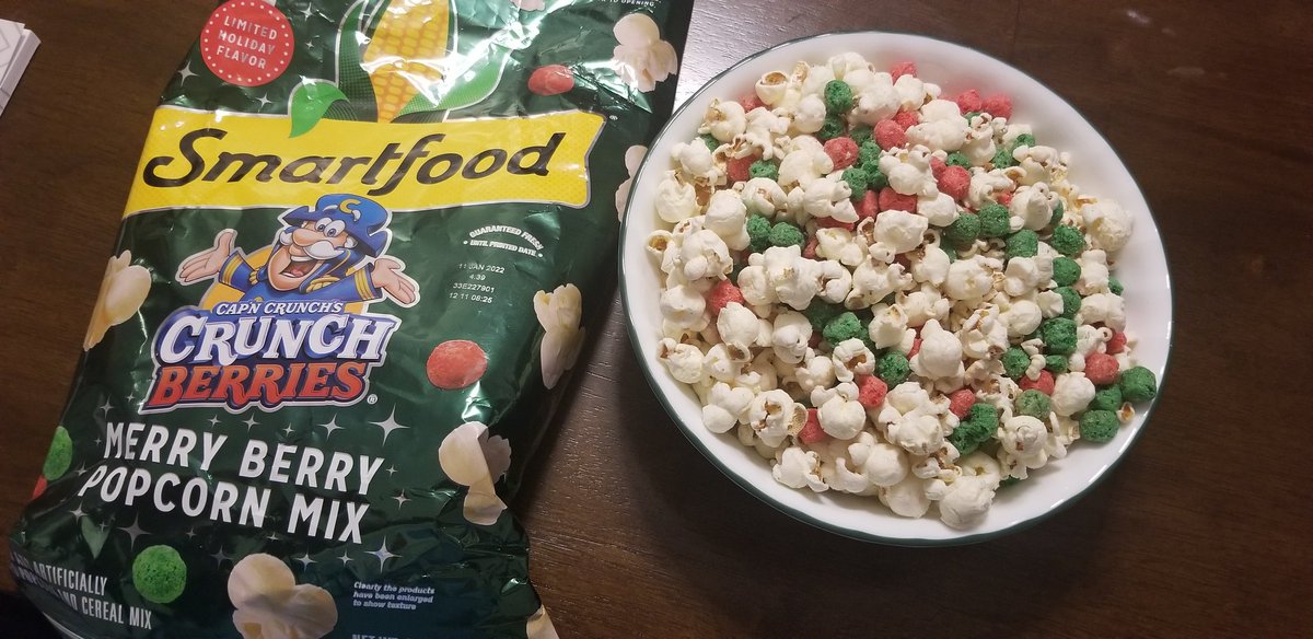 PeggyWith's tweet photo. Starting a round of Code Names. Look at this bowl of tasty treats served up by @PegShlanta.  #livingwithpeggy #upgraded #livelife @ShlantaM #livelifetothemax #livingwithcancer #funnight https://t.co/MDhZdatE11