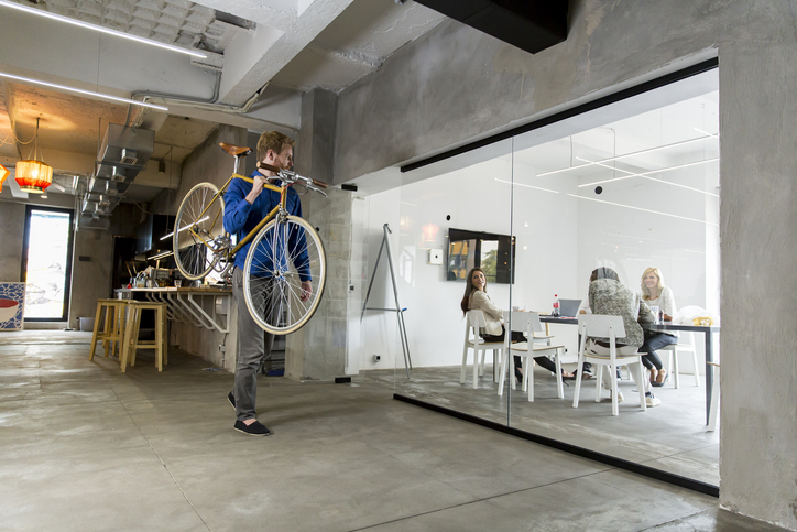 officehubtweet's tweet photo. Melbourne is slowly getting back to the office post-lockdown and more than ever before, people opt for the bike instead of public transport! Why not explore this list of coworking spaces with end-of-trip facilities like showers and bike storage? 🚴🚿🔒 https://t.co/5iO1HuN2ll https://t.co/5po2zMy6bi