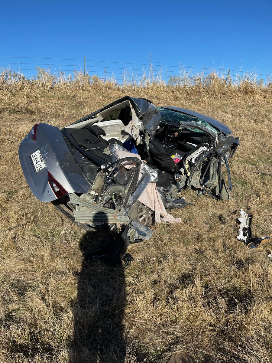 coreypellet's tweet photo. Thank you God for watching over my daughter.  And, thank you @MazdaUSA for building an amazing car.  My daughter walked away from this wreck. #Mazda3 #mazda https://t.co/nLqvrwvIlO