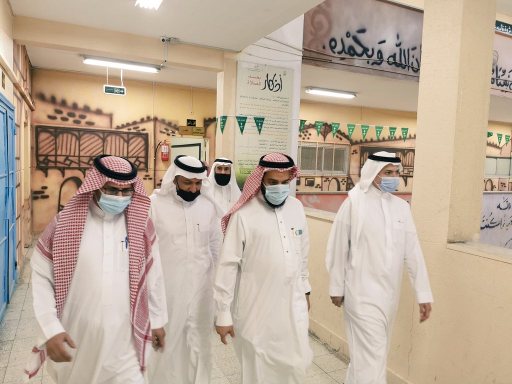 #تعليم_مكة
لوعلمت الدارمن زارهافرحت
واستبشرت ثم باست موضع القدم
وانشدت بلسان الحال قائلة
اهلاوسهلاباهل الجودوالكرم
سعدمنسوبوامؤتةبالضيوف الكرام
مساعدالمديرالعام للتعليم
ا/علي العامودي.
ومديرإدارةالموهوبين ا/عمروالطيب.
والمشرف ا/محمد المطرفي.
وكان باستقبالهم المديرا/سامر الحسيني.