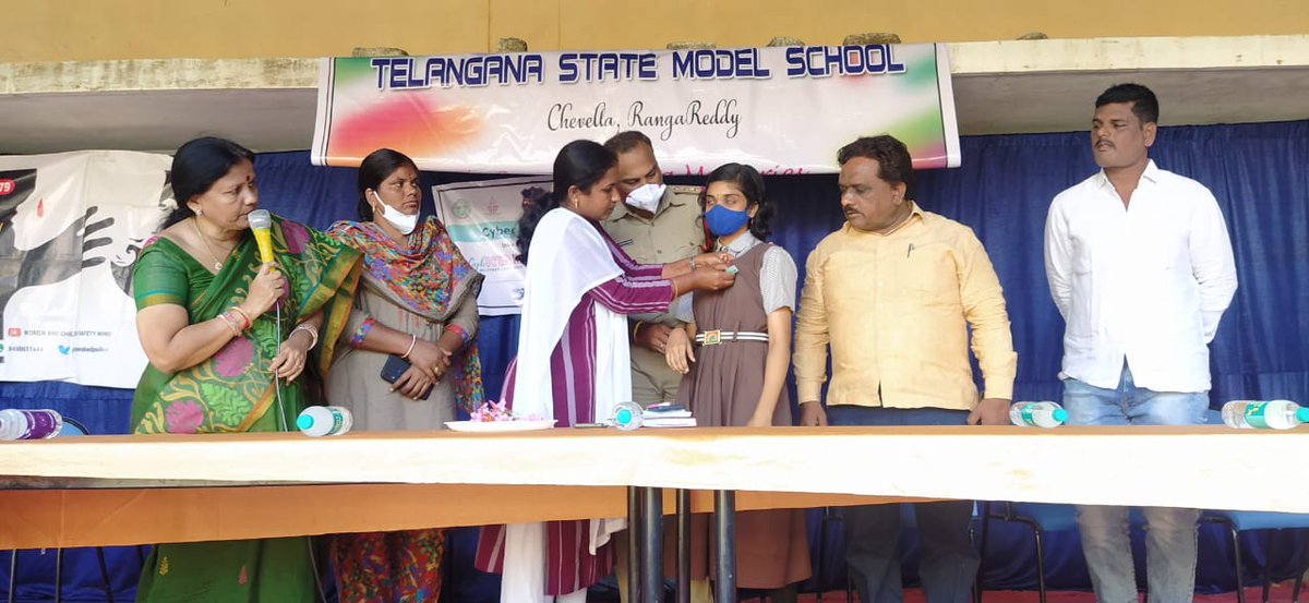 TelanganaCOPs's tweet photo. Young students taking charge as #CyberCops. We call them #CyberAmbassadors.
Taking the responsibility of creating #SafeCyberSpace, at their provinces as a #CitizenPolice. 
#PoliceOfficers are attending everywhere this 'investiture ceremony' of #CyberCongress.
By @ts_womensafety https://t.co/mxM18OY4mI