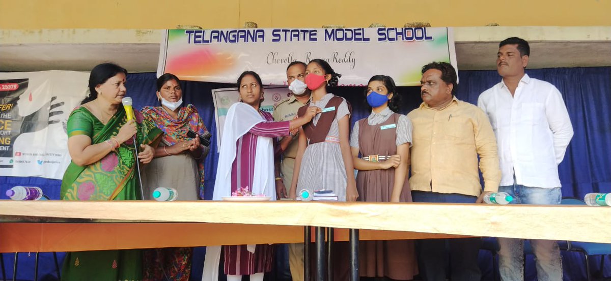 TelanganaCOPs's tweet photo. Young students taking charge as #CyberCops. We call them #CyberAmbassadors.
Taking the responsibility of creating #SafeCyberSpace, at their provinces as a #CitizenPolice. 
#PoliceOfficers are attending everywhere this 'investiture ceremony' of #CyberCongress.
By @ts_womensafety https://t.co/mxM18OY4mI
