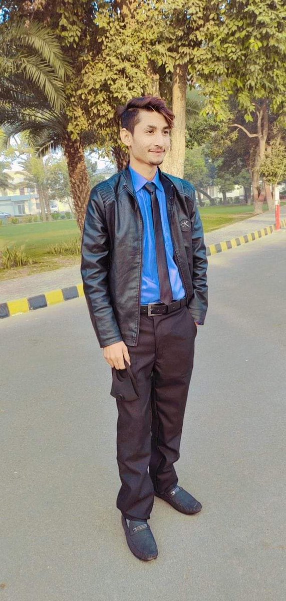 khawajask's tweet photo. طاہر یونیورسٹی https://t.co/KObpD33HF8