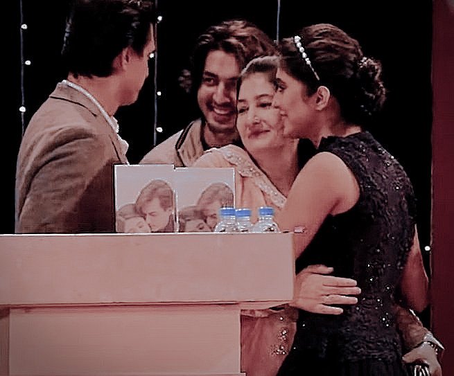 SimranS51082908's tweet photo. "She is beautiful"
His mother said.
"You haven't even seen her yet!"
He replied.
"But I have been the way ur eyes
Glow when u talk about her.. 👀❤
#shivin #shivinforever #MrsSMK #MrandMrsKhan ♥️🧿 https://t.co/ipwArq91rH