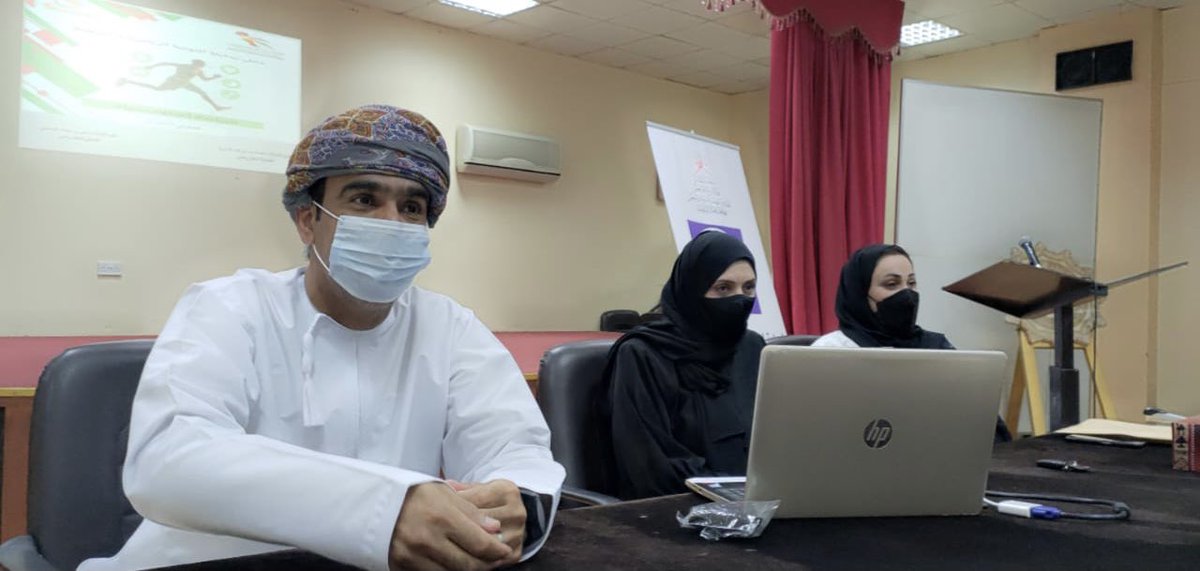 omanssa_bn's tweet photo. ويستمر المشغل التوضيحي لليوم الثالث  لمسابقة التوعية الرياضية والصحية لمعلمي مدارس ولاية صحار ولوي وشناص ( حلقه ثانية وما بعد الاساسي) واشتمل المشغل على مبررات واهداف المسابقه ومجالاتها ونماذج لتنفيذ المشاريع  واستماره التقيم ومعايير التقيم والجوائز. https://t.co/kqEz2VVbsN