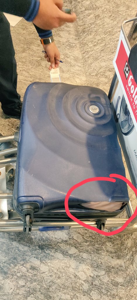 darpan9935's tweet photo. @IndiGo6E is handling customers luggage on very bed manner. They throw begs on conveyer belt. My trolley's one wheel is missing. Also raise issue at beggage counter in BEL airport. Please take some strict action.
#indigo #beggageHandling #bangaloreAirport https://t.co/pgJr0A9cd3