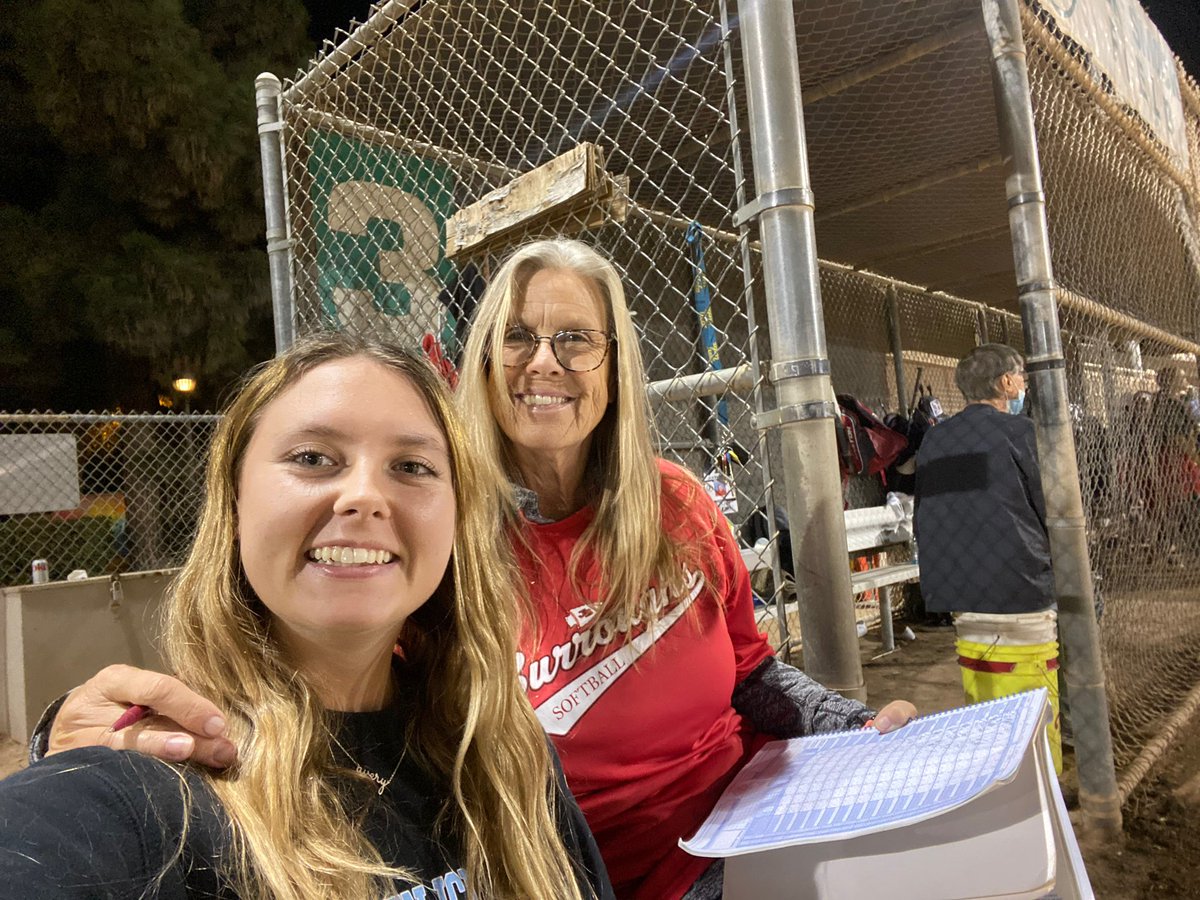 CoachDougNicol's tweet photo. What a great night tonight and we were able to celebrate Super Sophomore Phoebe Spangler’s 16th BDay and have some alumni come visit! #SWEET16 #killersunset https://t.co/MKVa59TOvs