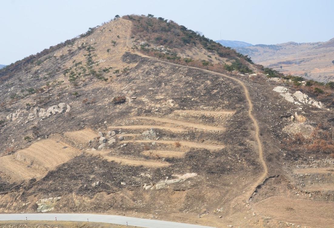 visitweifang's tweet photo. 2500 years ago, Qi great wall(齐长城) had been built, earlier 400 years than Qin great wall. Winding around the mountain, it had witnessed that period of history like a hero. In 1987, it was listed as masterpieces of Intangible Heritage of Humanity by UNESCO. #WeifangFolkCulture https://t.co/aMjTrRBrif
