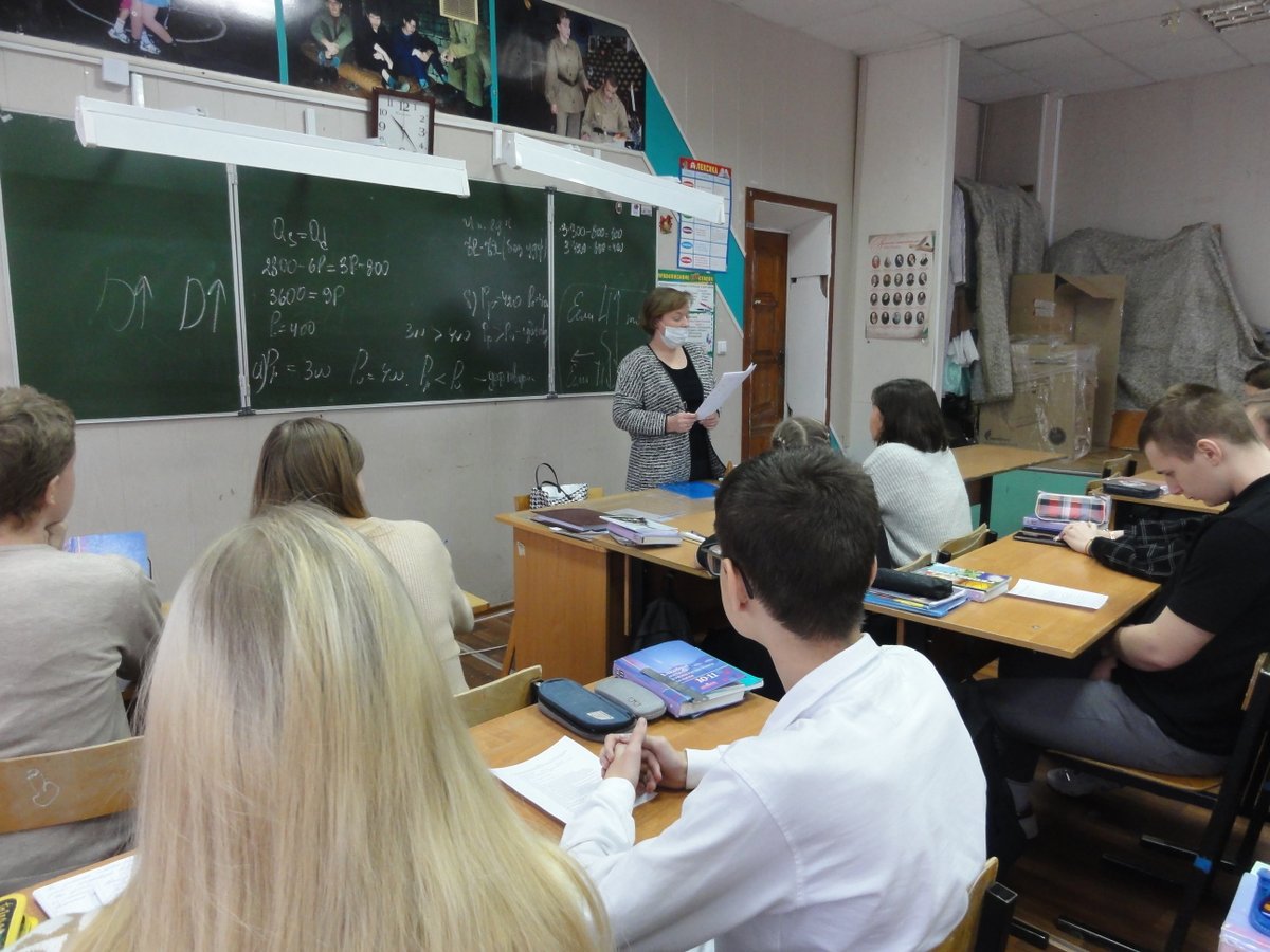 19 ноября 2021 года ОГКУ «Тейковский ЦЗН» организовал ряд мероприятий в рамках Всероссийского Дня правовой помощи детям, одним из которых стала лекция для учащихся МБОУ СШ № 4 «Трудовые права и обязанности несовершеннолетних».