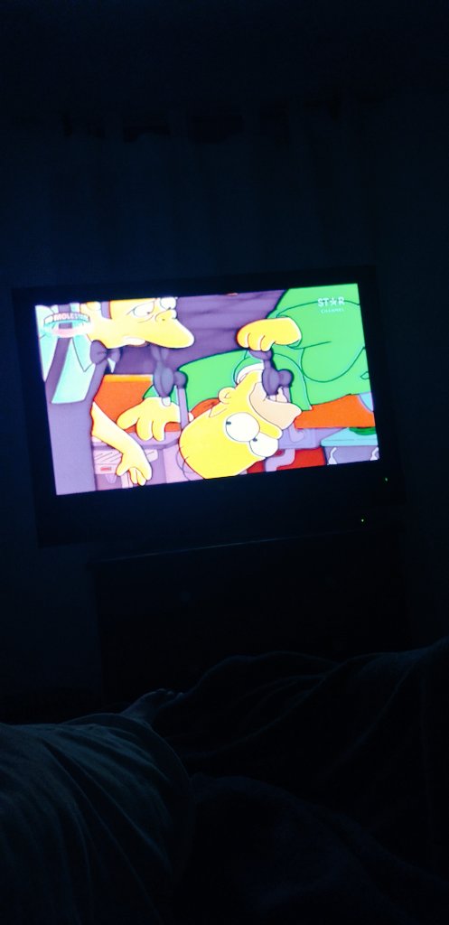 Alelopez05081's tweet photo. No hay nada mejor que una noche fria y de lluvia, cobija caliente, buena compañia y los Simpson 😋😋
#llamaradamoe https://t.co/BtyLBxzAJY