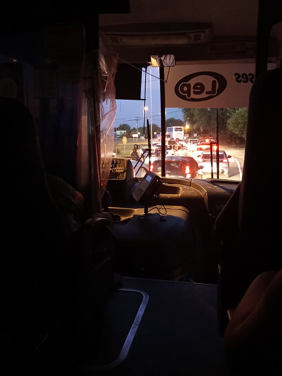 crosty2009's tweet photo. #UnProblemaSinFin desde hace años en Cba, #FindeLargo subí en #VGB a las 18:20hs llegué a #CbaCap  a las 22hs #TresHoras para hacer 80km,el turismo no es solo marketing muchachos hace más de 20 años que gobiernan @JSchiaretti  con un sist de transporte de hace 50 años atrás https://t.co/OCWcv3o3e8