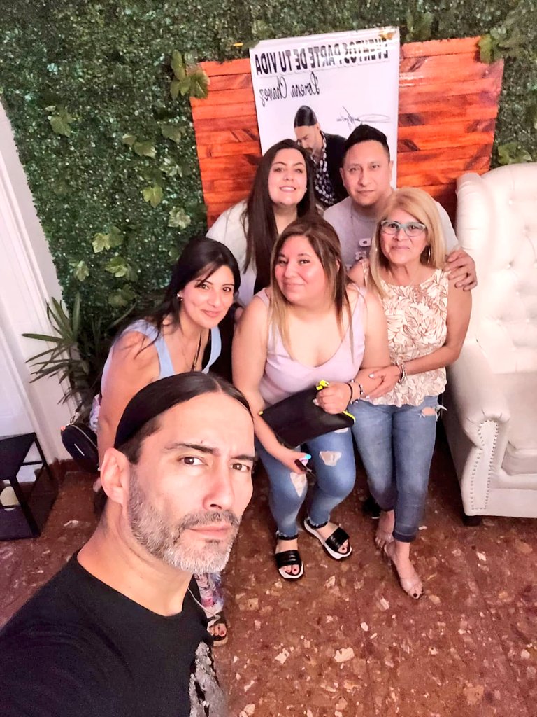 JoseLeguizamon8's tweet photo. @AgostiniDaniel profesión:
_ Músico 
Y que tocas ?
@AgostiniDaniel ALMAS.
Gracias por tanto ídolo 🤟🏻 
#DanielAgostini 
#SanDaniel 
#LaViejaEscuela 
#MiVidaParaAmarte 
#MasQueUnSentimiento 
🎤Feliz día de la música 🎤 https://t.co/ylWb1RUbxP