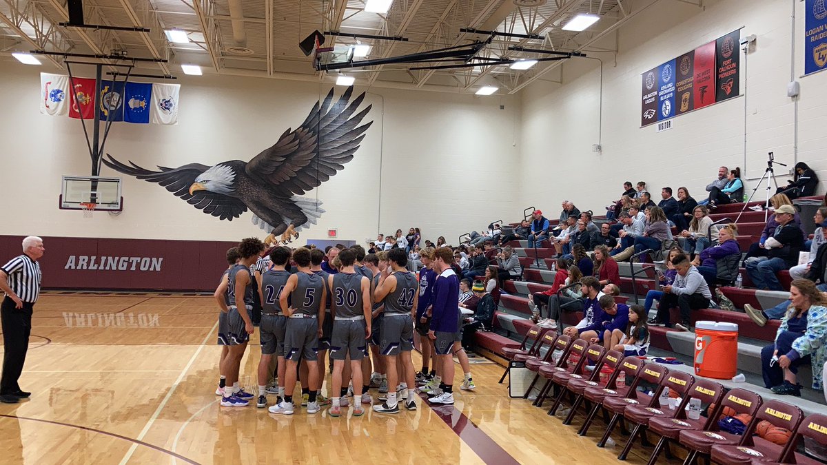 Boys basketball leads the Eagles in the 4th