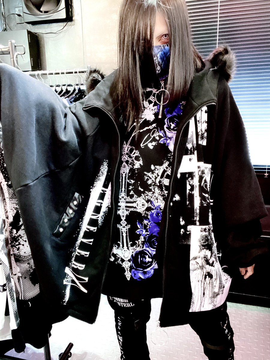 Kroy_Noir's tweet photo. 今日のリアルスタイルb

https://t.co/FEc5nNVR1q

気温が下がってきてポンチョがぼちぼち出番ですね*
お会い出来るのを楽しみにしております*

#SEXPOTTOKYO
#セクポ https://t.co/IXVJaQ6tBQ