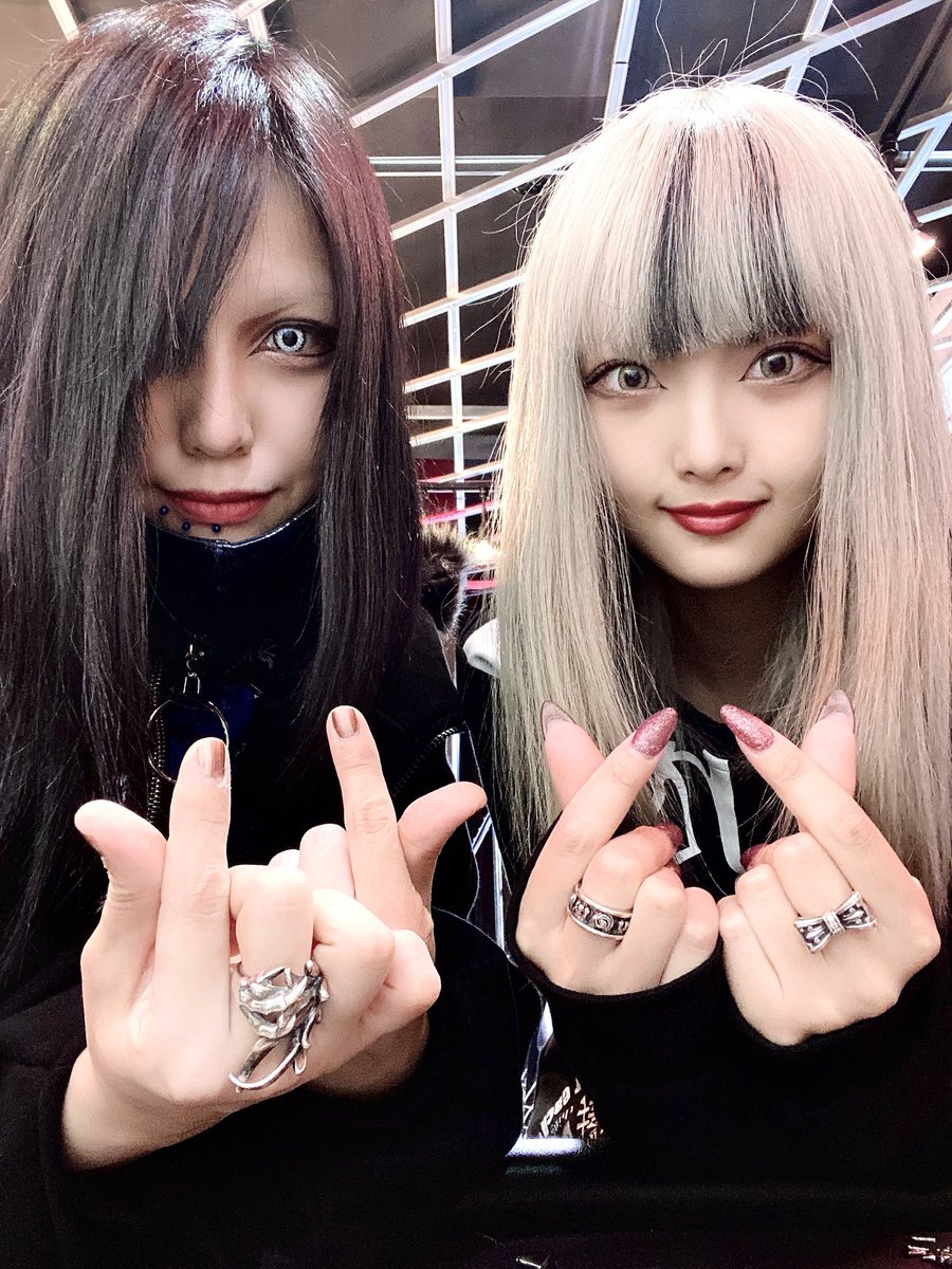 SEXPOT_TOKYO's tweet photo. 12時よりTOKYO店オープン✨

そろそろアウター類はいかがでしょうか？
一緒にお買い物しましょう✨
ご来店お待ちしております★

LINE⇒https://t.co/lCX4ssEXnM
TEL⇒08034606845

 #セクポ 
 #SEXPOTTOKYO https://t.co/V0Jkxp6CAr