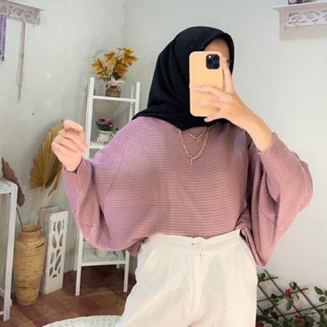 mrzff29's tweet photo. Rekomendasi Blouse Baju Rajut Batwing Atasan Wanita Model Kelelawar 
Belinya disini https://t.co/cR7JGIrDUy

#racunshopee #SHOPEEPAYDAY #ShopeeID https://t.co/BLL8iO1OWa