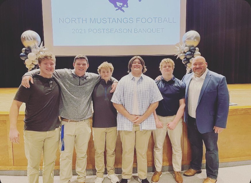 Coop58bvn's tweet photo. At bvn I have learned many things but the most important one is people here have your back and I’m glad to call these guys my brothers of the oline and I know that they will all ways be there for me as will for them @TommyStorm71 @LFMorgan70 @GageSpachman @Reid_Trumbull https://t.co/GMHXAPoMEg