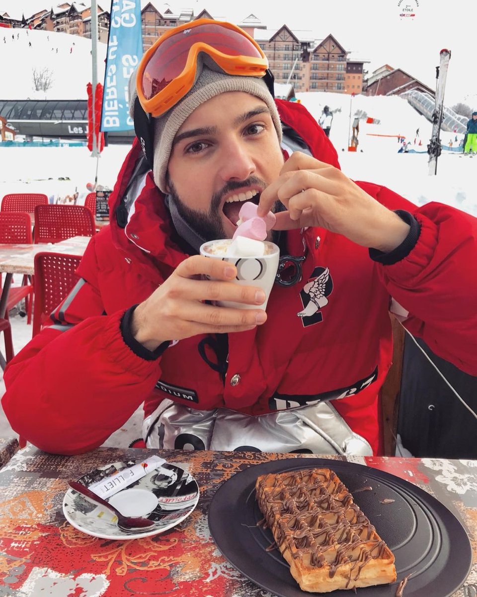 jerry8888666's tweet photo. #France  Reminiscing how happy the past winter was https://t.co/XNjBBpqhxZ