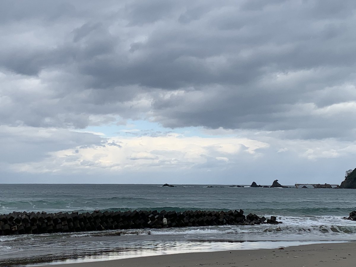 now860's tweet photo. 思い掛けず海との遭遇

久しぶりの海に

テンション上がる

40歳　晩秋 https://t.co/7Qpknk9Pya