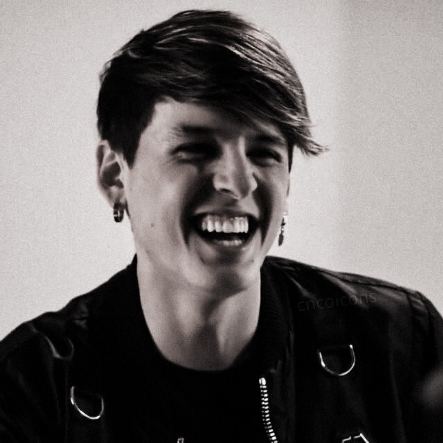 protectcncx's tweet photo. christopher velez sorrindo, uma thread necessária 🤍 https://t.co/I9bJAQufqM